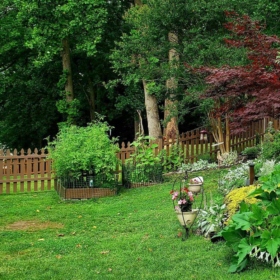 Gardening-Backyard-Landscaping-Ideas-on-a-Budget-small_paradise_garden