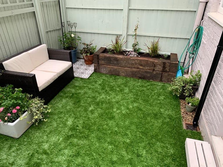 Lawn-Backyard-Landscaping-Ideas-on-a-Budget-blue_trogon