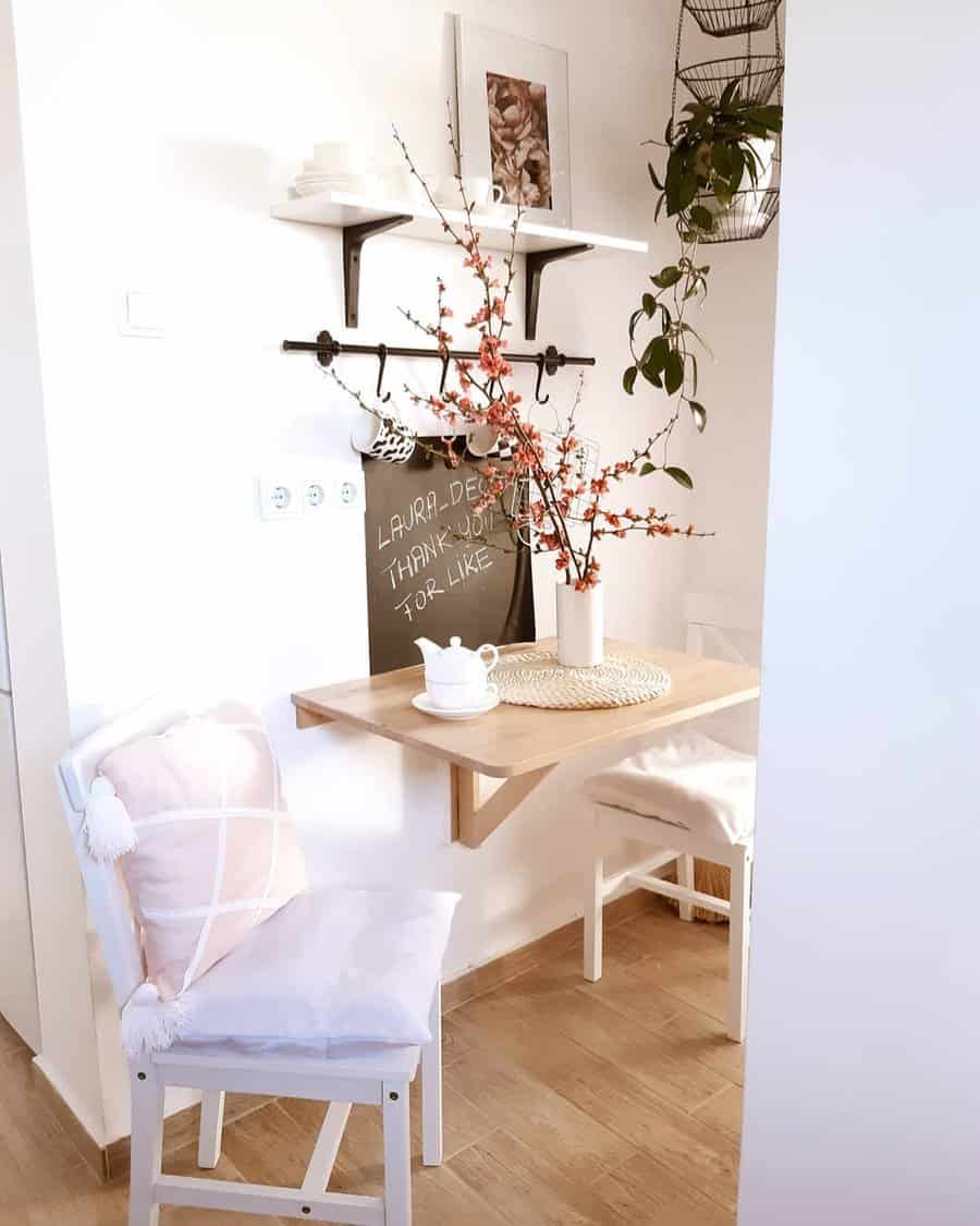 Small-Space-Small-Dining-Room-Ideas-laura_dekor