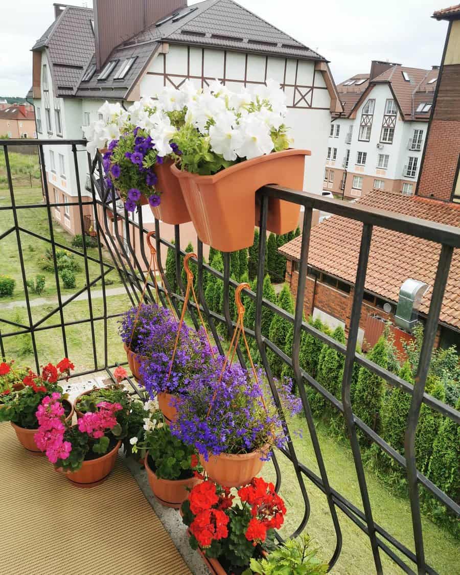Flower-Balcony-Garden-Ideas-mini_balcony