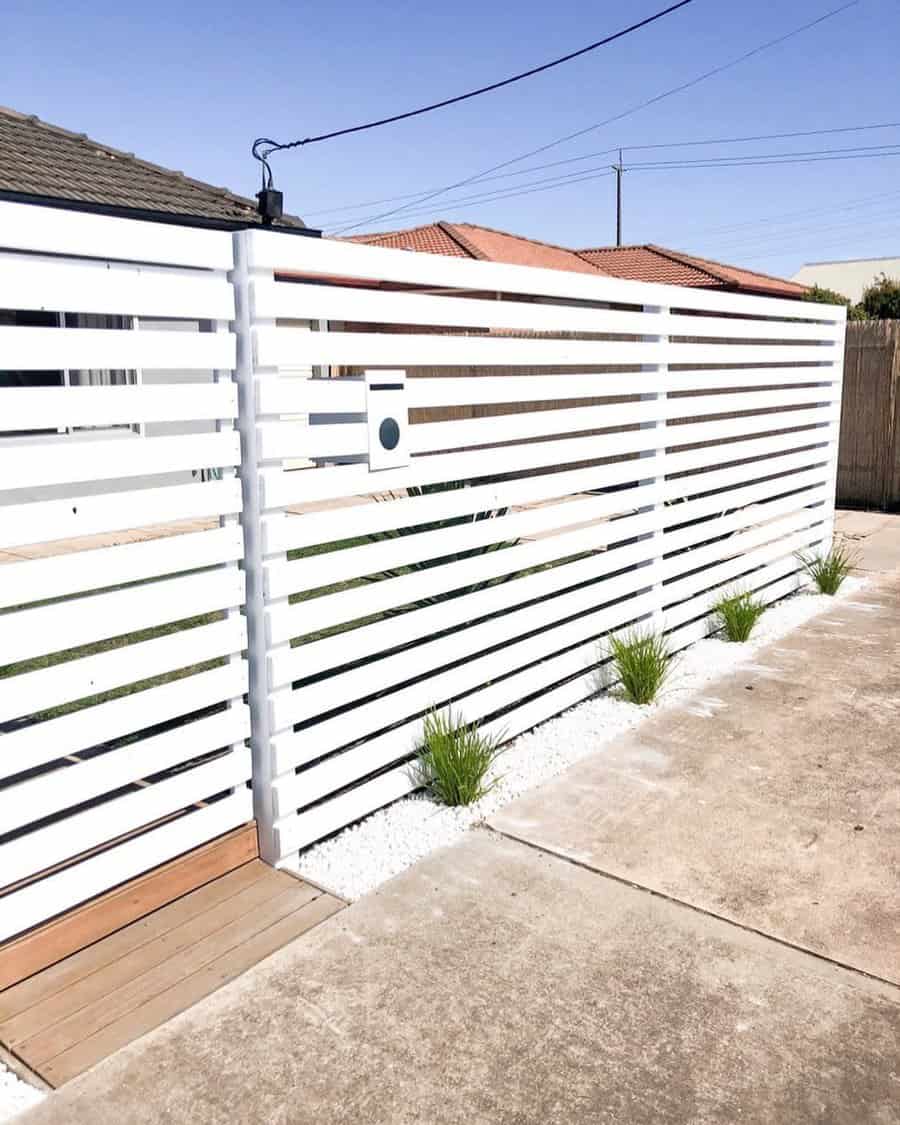 Front-Horizontal-Fence-Ideas-allthings_rose.home_