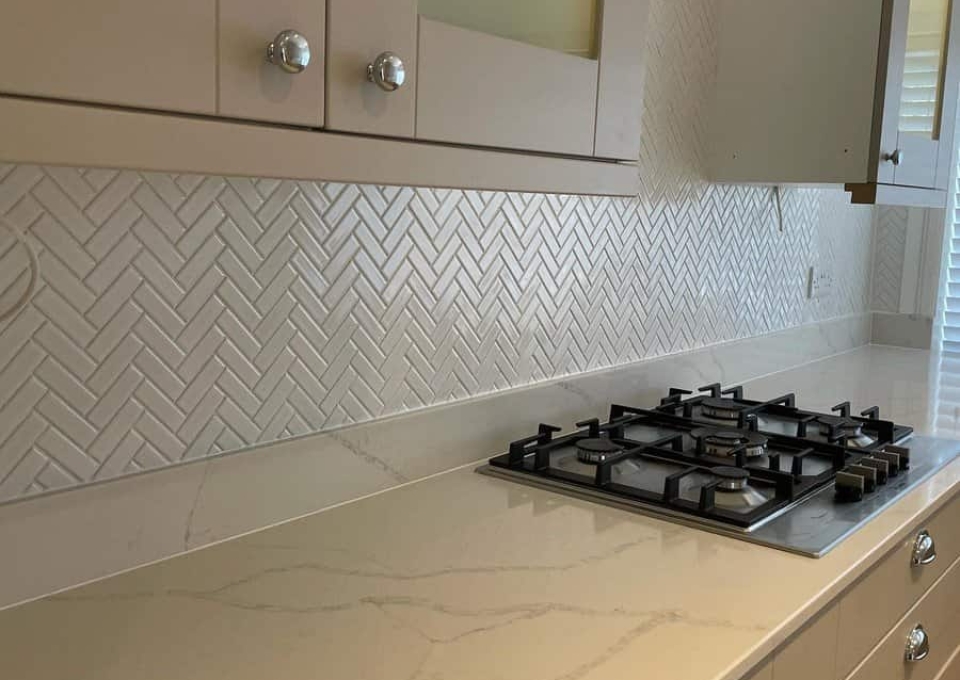 Herringbone Or Chevron Pattern White Kitchen Backsplash Ideas Kb Ceramics
