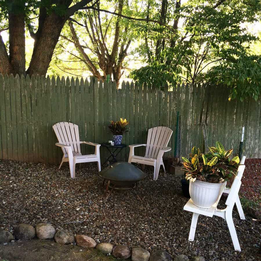 Inexpensive-Backyard-Privacy-Ideas-fengshui.kate_