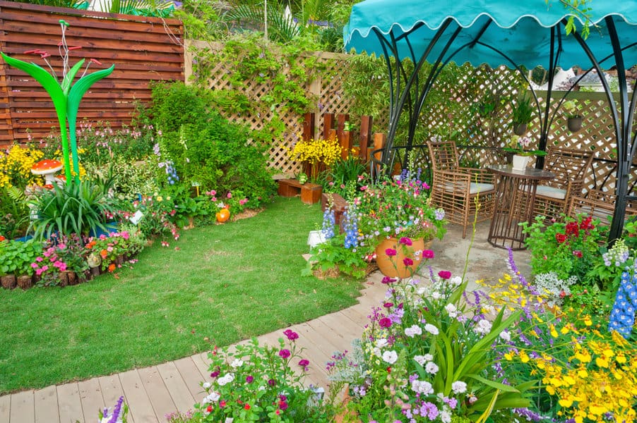 Lattice Garden Fence Ideas