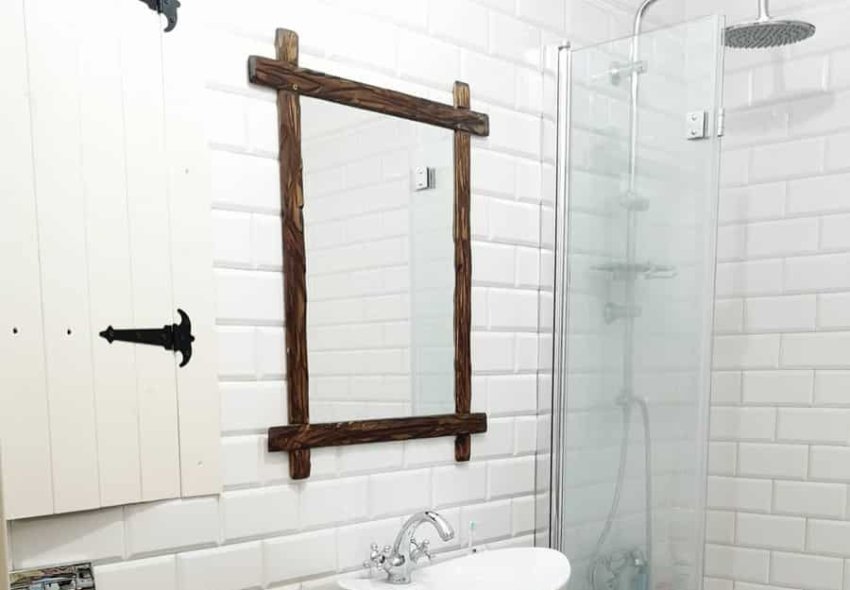 White Rustic Bathroom Dekostacja