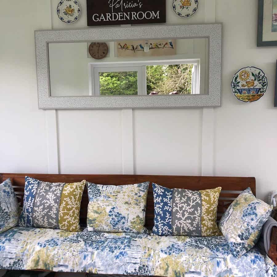 Cottage Style She Shed Ideas Triciamakesanddesigns