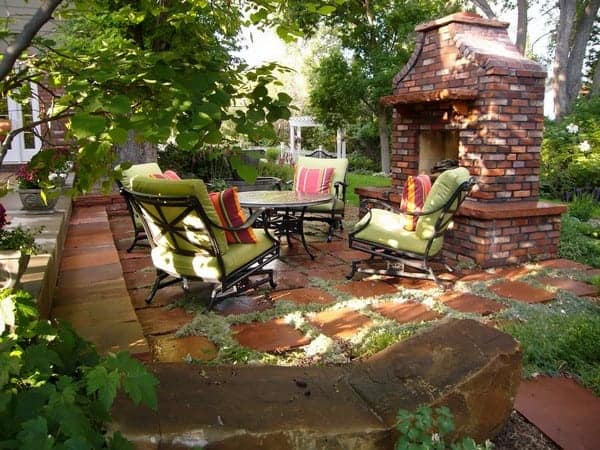 outdoor-fireplace-green-seating