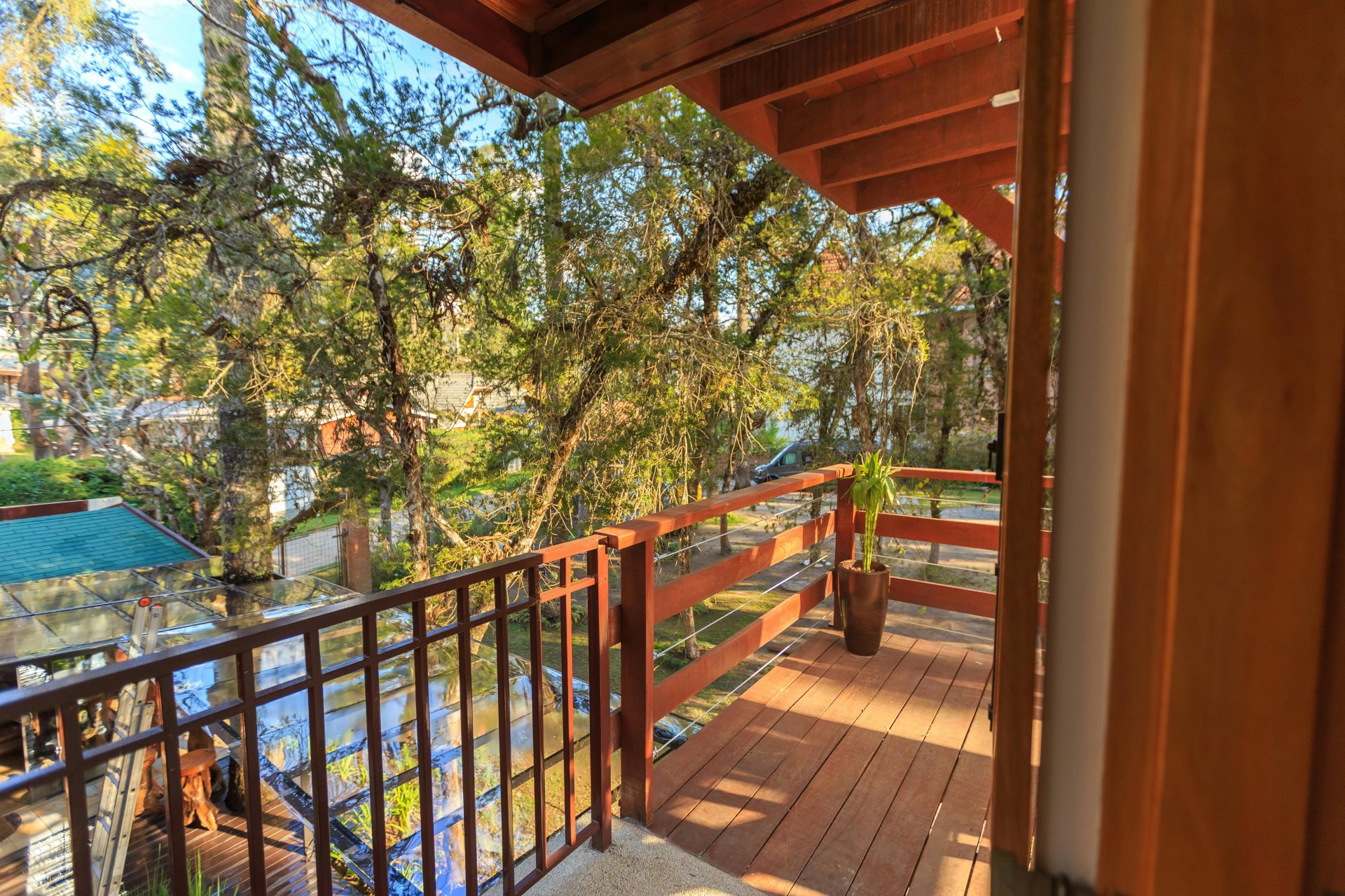 Choosing the Right Wood for Your Deck Railings