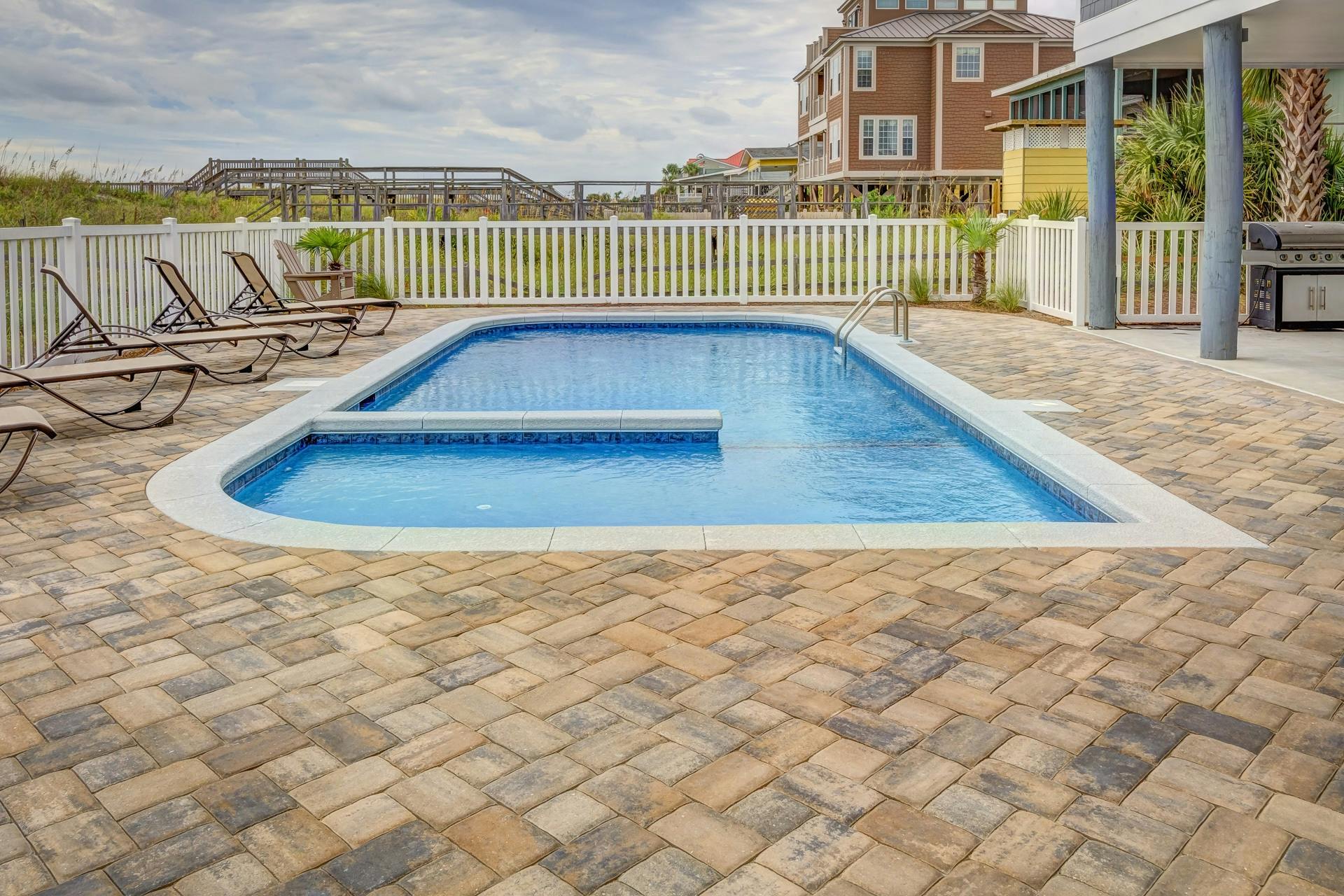 How to Choose the Right Pool Fence for Your Home