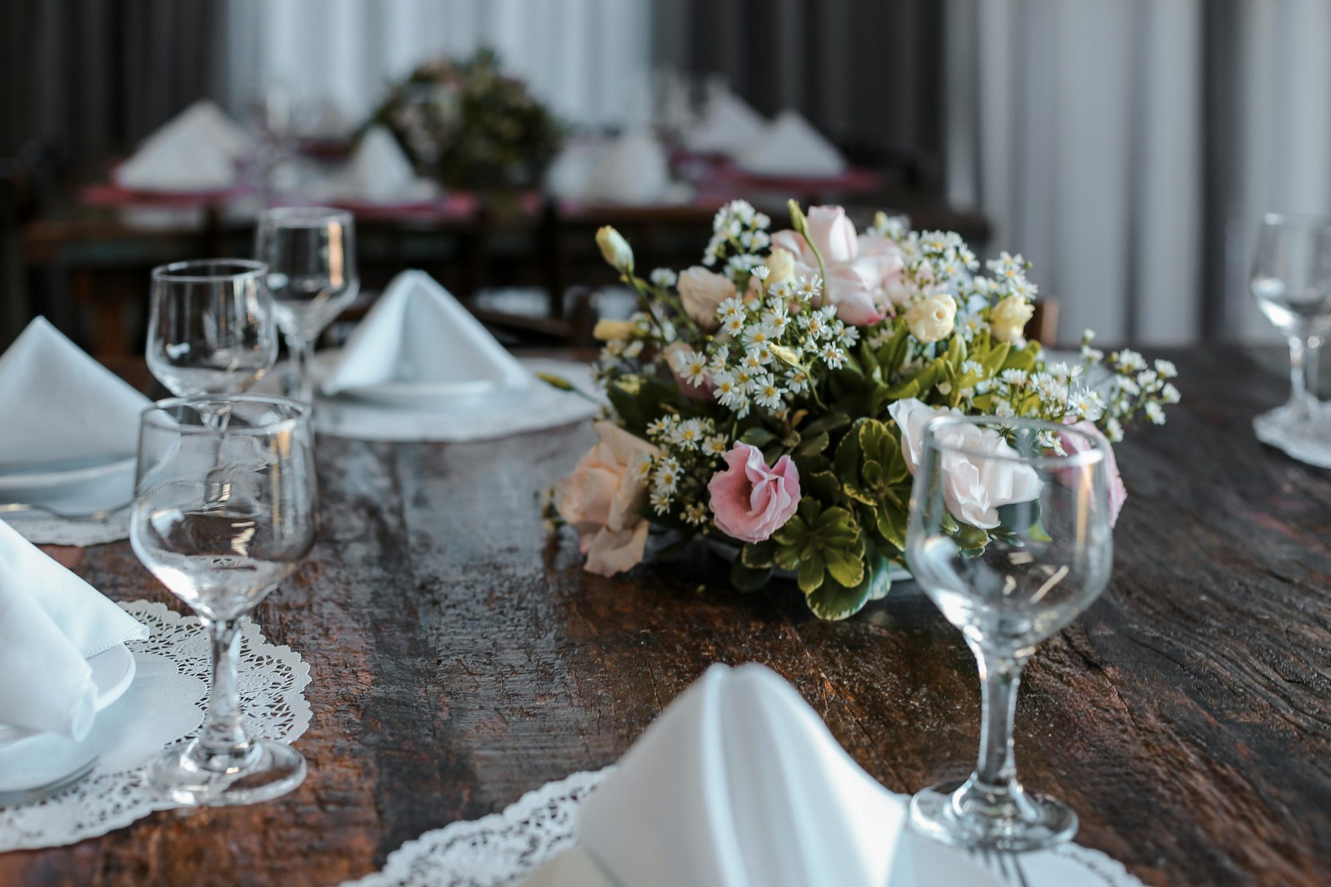 Introduction to Dining Table Centerpieces
